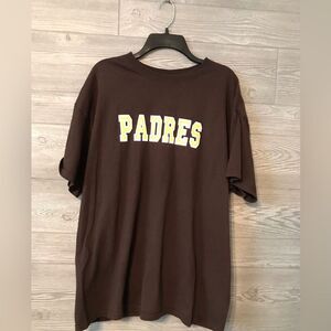Padres rogers 26 tshirt size XL‎